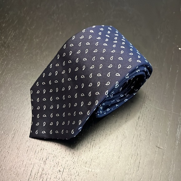 Emporio Armani 100% Silk Tie with Authenticator Tag Navy Blue - Picture 4 of 4